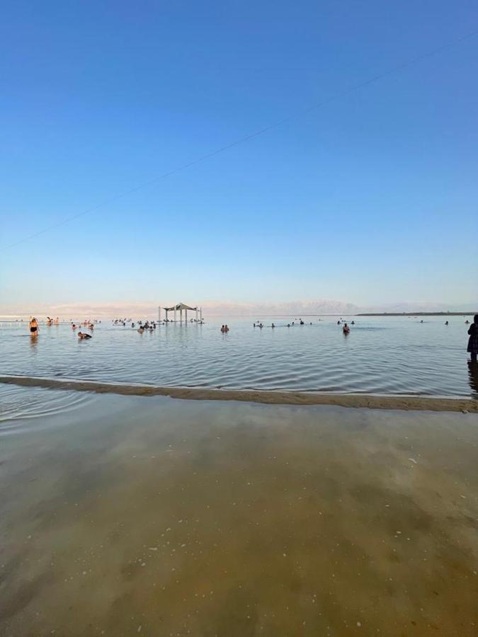 Queen Of The Dead Sea By Crown Neve Zohar Bagian luar foto